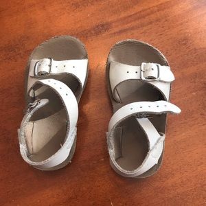 White sun san sandals
